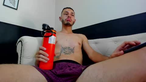 Angel online show from 02/05/25, 01:47
