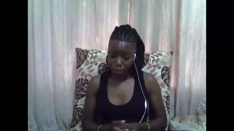 Snapshot of horny_baddie18 chatting on 02/16/26, 05:25 Leila online show from 02/16/26, 05:25