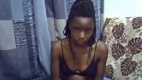 Snapshot of horny_baddie18 chatting on 06/03/26, 02:33 Leila online show from 06/03/26, 02:33