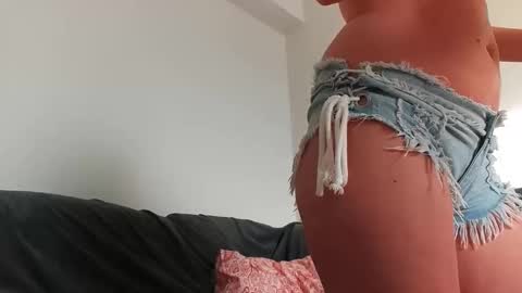 horny_mommmy online show from 12/18/25, 08:09
