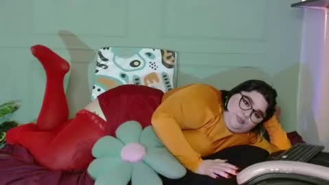 Snapshot of horny_neighbors_ chatting on 12/06/24, 10:05 onlyTiffany I broke up with frank 10 days ago online show from 12/06/24, 10:05