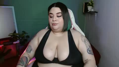 Snapshot of horny_neighbors_ chatting on 12/29/24, 10:01 onlyTiffany I broke up with frank 10 days ago online show from 12/29/24, 10:01