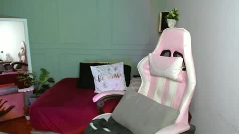 Snapshot of horny_neighbors_ chatting on 01/10/25, 05:15 onlyTiffany I broke up with frank 10 days ago online show from 01/10/25, 05:15