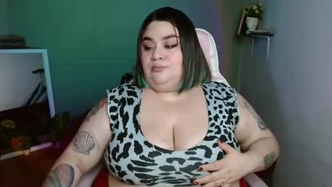 Snapshot of horny_neighbors_ chatting on 02/02/25, 05:21 onlyTiffany I broke up with frank 10 days ago online show from 02/02/25, 05:21