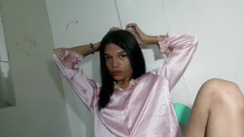 Snapshot of horny_rhiana chatting on 05/25/26, 04:24 Rhiana online show from 05/25/26, 04:24