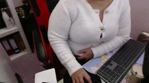 Snapshot of horny_sofia chatting on 12/05/25, 07:28 Soso online show from 12/05/25, 07:28