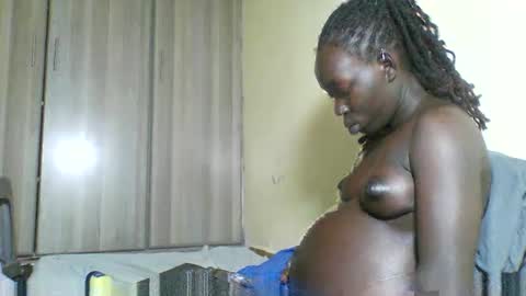 Yvy online show from 09/28/25, 09:09