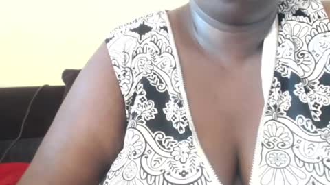 Snapshot of hornybigtitts chatting on 12/30/24, 01:25 monica zain online show from 12/30/24, 01:25