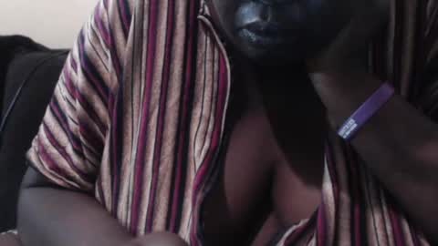 Snapshot of hornybigtitts chatting on 01/28/25, 12:22 monica zain online show from 01/28/25, 12:22