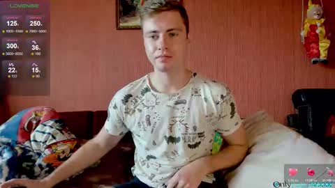 Snapshot of hornyblondieboyy chatting on 10/07/25, 10:23 Max online show from 10/07/25, 10:23