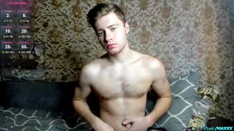 Snapshot of hornyblondieboyy chatting on 02/01/26, 12:48 Max online show from 02/01/26, 12:48