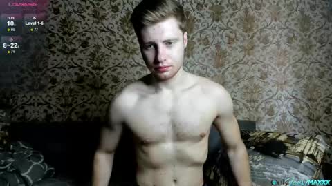 Snapshot of hornyblondieboyy chatting on 04/17/26, 06:16 Max online show from 04/17/26, 06:16