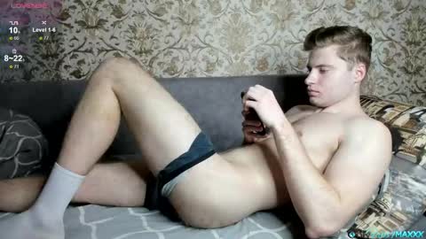 Snapshot of hornyblondieboyy chatting on 04/19/26, 08:02 Max online show from 04/19/26, 08:02