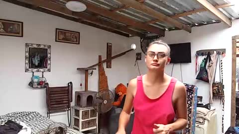 Snapshot of hornyhippies0080 chatting on 10/18/25, 11:00 Nix D online show from 10/18/25, 11:00