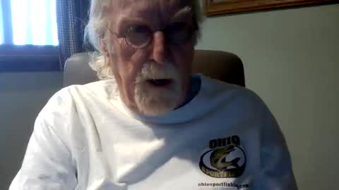 Snapshot of hornyinohio9 chatting on 04/18/26, 04:22 HornyInOhio9 online show from 04/18/26, 04:22