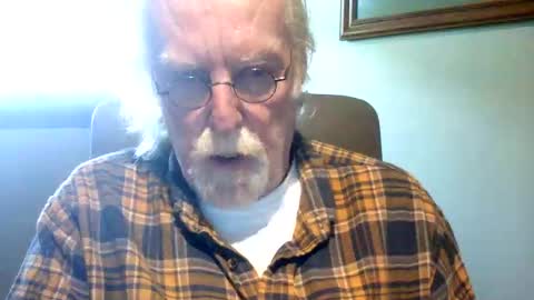 Snapshot of hornyinohio9 chatting on 05/08/26, 12:32 HornyInOhio9 online show from 05/08/26, 12:32