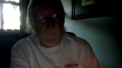 Snapshot of hornyinohio9 chatting on 06/04/26, 11:05 HornyInOhio9 online show from 06/04/26, 11:05