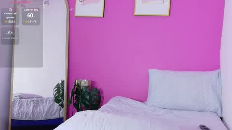 Snapshot of hornylatimommy chatting on 10/11/25, 06:39 Natasha online show from 10/11/25, 06:39