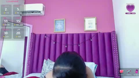 Snapshot of hornylatimommy chatting on 11/23/25, 11:43 Natasha online show from 11/23/25, 11:43