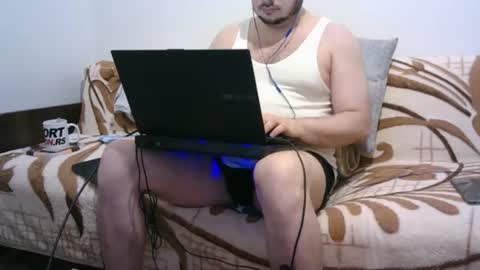 Snapshot of hornymonkey991 chatting on 06/11/26, 01:38 hornymonkey991 online show from 06/11/26, 01:38