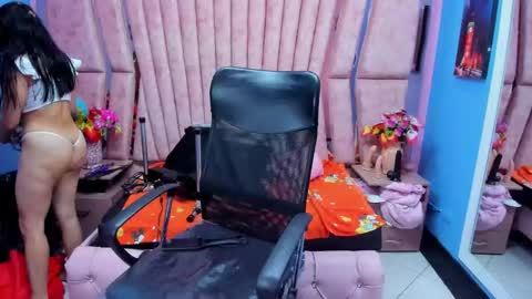 Snapshot of hornyskinny26 chatting on 11/05/25, 05:18 hornyskinny26 online show from 11/05/25, 05:18