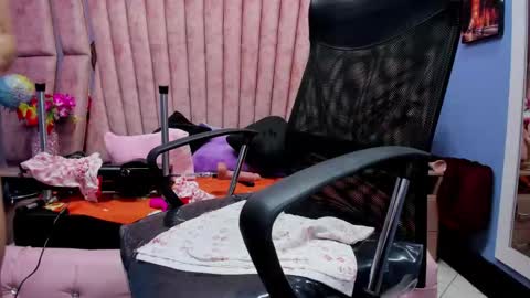 Snapshot of hornyskinny26 chatting on 11/12/25, 05:41 hornyskinny26 online show from 11/12/25, 05:41