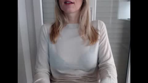 Snapshot of hornyssima chatting on 12/04/25, 04:05 Hornyssima online show from 12/04/25, 04:05
