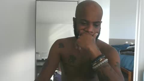 Snapshot of horus00 chatting on 12/27/24, 01:28 Horus00 online show from 12/27/24, 01:28