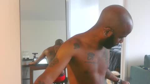 Snapshot of horus00 chatting on 12/30/24, 01:14 Horus00 online show from 12/30/24, 01:14