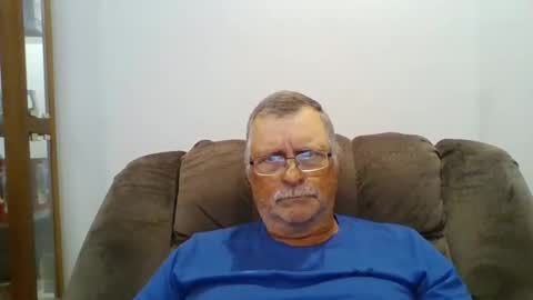 Snapshot of hot4tightholes chatting on 10/15/25, 01:11 hot4tightholes online show from 10/15/25, 01:11