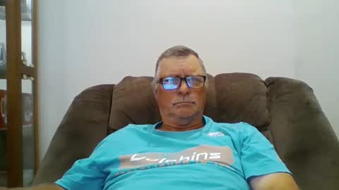 Snapshot of hot4tightholes chatting on 10/22/25, 01:33 hot4tightholes online show from 10/22/25, 01:33