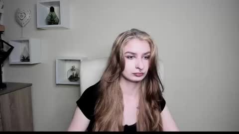 Snapshot of hot_1nina chatting on 10/14/25, 05:52 NINA online show from 10/14/25, 05:52