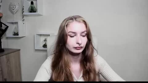 Snapshot of hot_1nina chatting on 10/16/25, 05:41 NINA online show from 10/16/25, 05:41