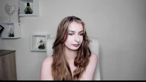 Snapshot of hot_1nina chatting on 10/23/25, 06:56 NINA online show from 10/23/25, 06:56