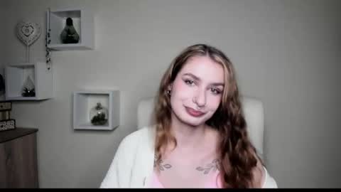 Snapshot of hot_1nina chatting on 10/27/25, 06:50 NINA online show from 10/27/25, 06:50