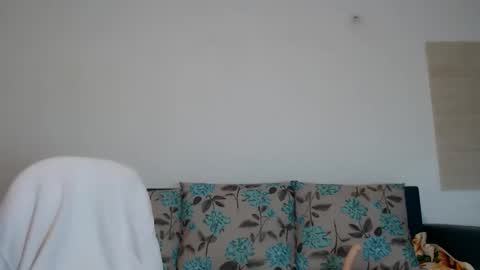 Snapshot of hot_angel94 chatting on 12/16/25, 10:04 Sarah online show from 12/16/25, 10:04