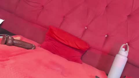 Snapshot of hot_boobiesbitch chatting on 11/23/25, 05:51 hot_boobiesbitch online show from 11/23/25, 05:51