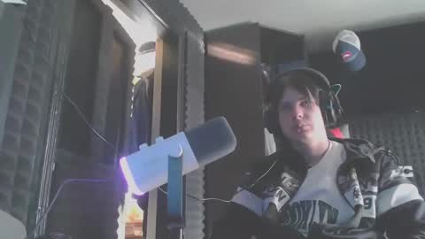 Hot boy 2002 online show from 02/18/25, 12:06