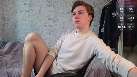 Snapshot of hot_boy_oscar chatting on 10/14/25, 11:11 Oscar online show from 10/14/25, 11:11