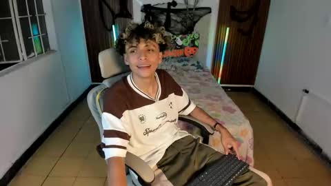 Snapshot of hot_bunny713 chatting on 11/02/25, 12:57 hot bunny online show from 11/02/25, 12:57