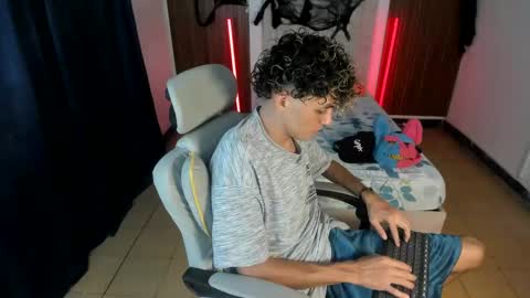 Snapshot of hot_bunny713 chatting on 11/04/25, 01:05 hot bunny online show from 11/04/25, 01:05