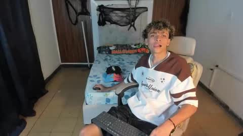 Snapshot of hot_bunny713 chatting on 11/08/25, 01:06 hot bunny online show from 11/08/25, 01:06