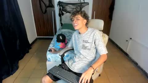 Snapshot of hot_bunny713 chatting on 11/12/25, 01:28 hot bunny online show from 11/12/25, 01:28