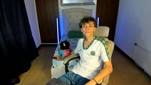 Snapshot of hot_bunny713 chatting on 11/13/25, 01:48 hot bunny online show from 11/13/25, 01:48