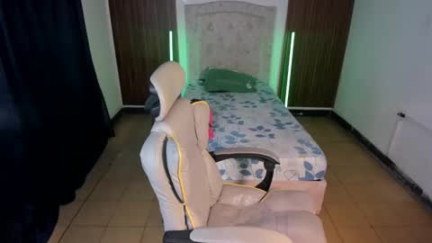 Snapshot of hot_bunny713 chatting on 11/14/25, 01:26 hot bunny online show from 11/14/25, 01:26