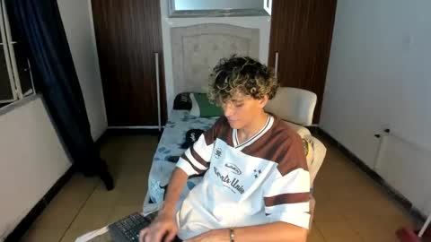 Snapshot of hot_bunny713 chatting on 11/15/25, 01:25 hot bunny online show from 11/15/25, 01:25