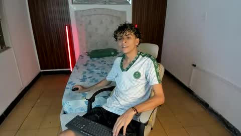 Snapshot of hot_bunny713 chatting on 11/17/25, 01:11 hot bunny online show from 11/17/25, 01:11