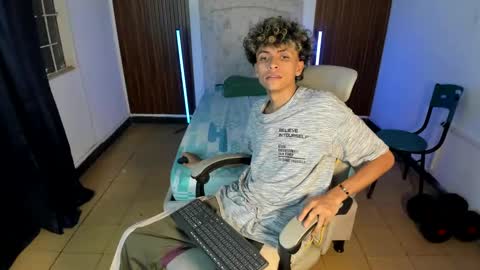 Snapshot of hot_bunny713 chatting on 11/23/25, 02:33 hot bunny online show from 11/23/25, 02:33