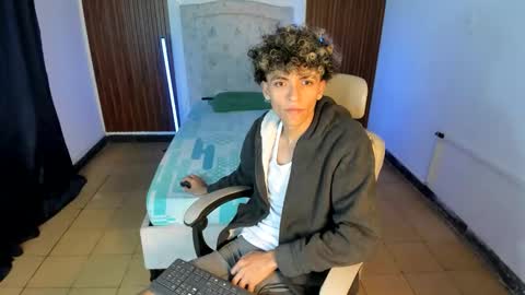 Snapshot of hot_bunny713 chatting on 11/25/25, 06:46 hot bunny online show from 11/25/25, 06:46