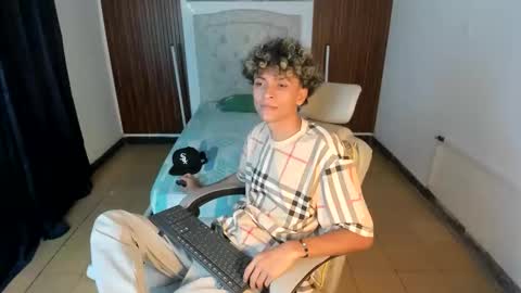 Snapshot of hot_bunny713 chatting on 11/28/25, 04:59 hot bunny online show from 11/28/25, 04:59